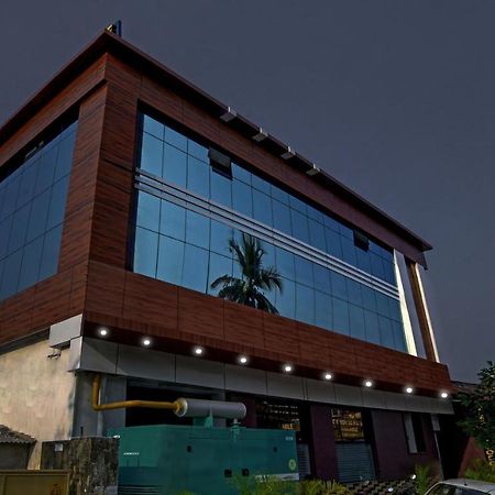 Treebo Trip Majestic Inn Thampanoor Thiruvananthapuram Exterior foto
