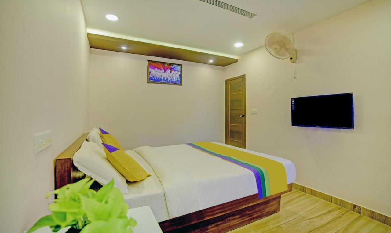 Treebo Trip Majestic Inn Thampanoor Thiruvananthapuram Exterior foto